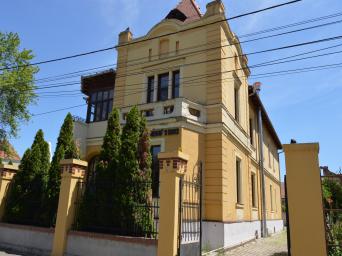 Cladire 4 nivele in centrul istoric