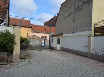 Cladire central, 770 mp teren, 862 mp construiti, S+P+E