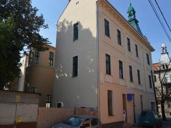 Cladire istorica - central - pretabila hotel/cladire de birouri