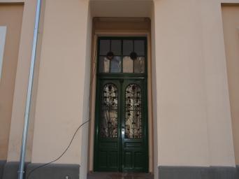 Cladire istorica - central - pretabila hotel/cladire de birouri