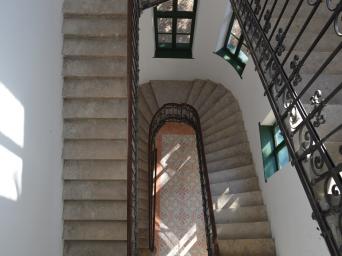 Cladire istorica - central - pretabila hotel/cladire de birouri